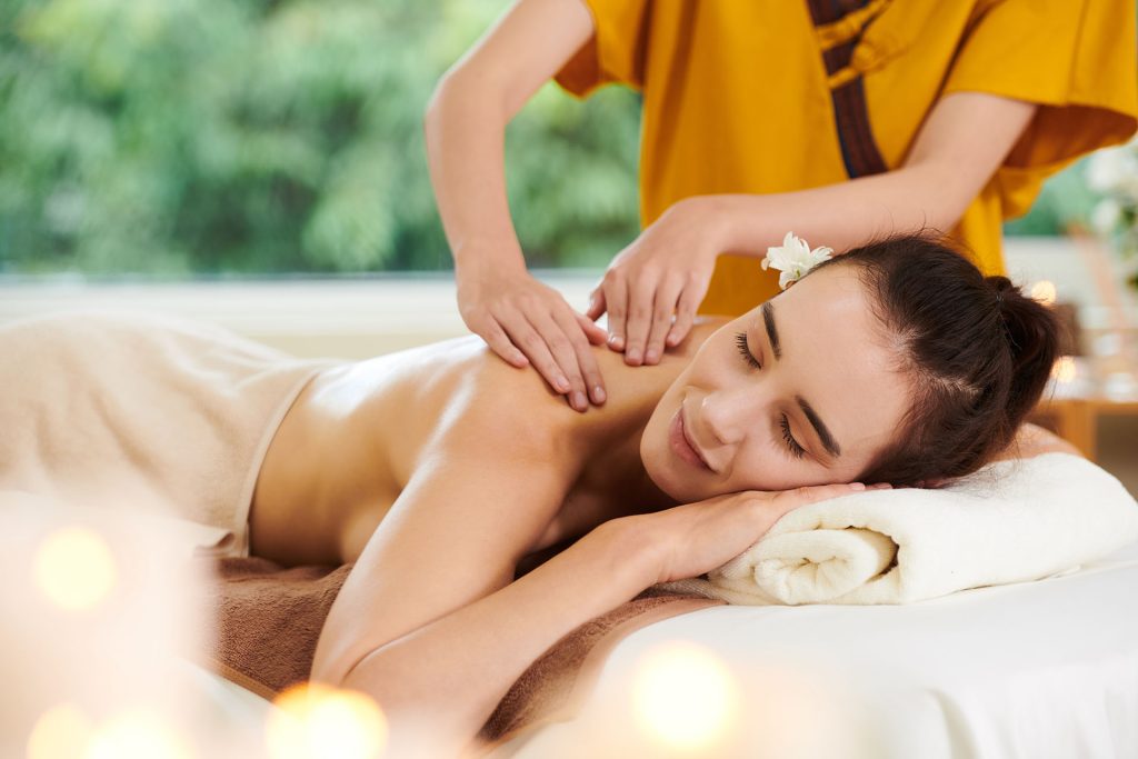 spa massage in spa salon SDSUDMU